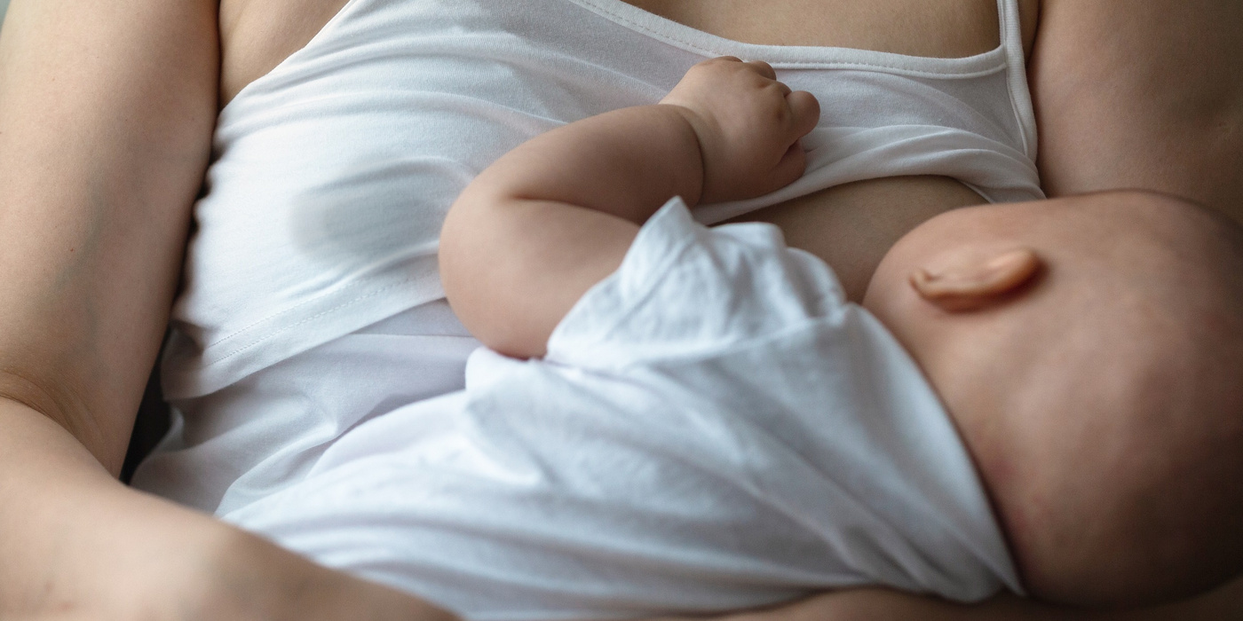Humana zusammen wachsen Mutter stillt Baby